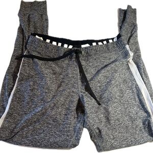 PINK Ultimate gray leggings with black waistband, size M